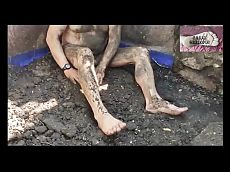Gresopio Playing with Dirt